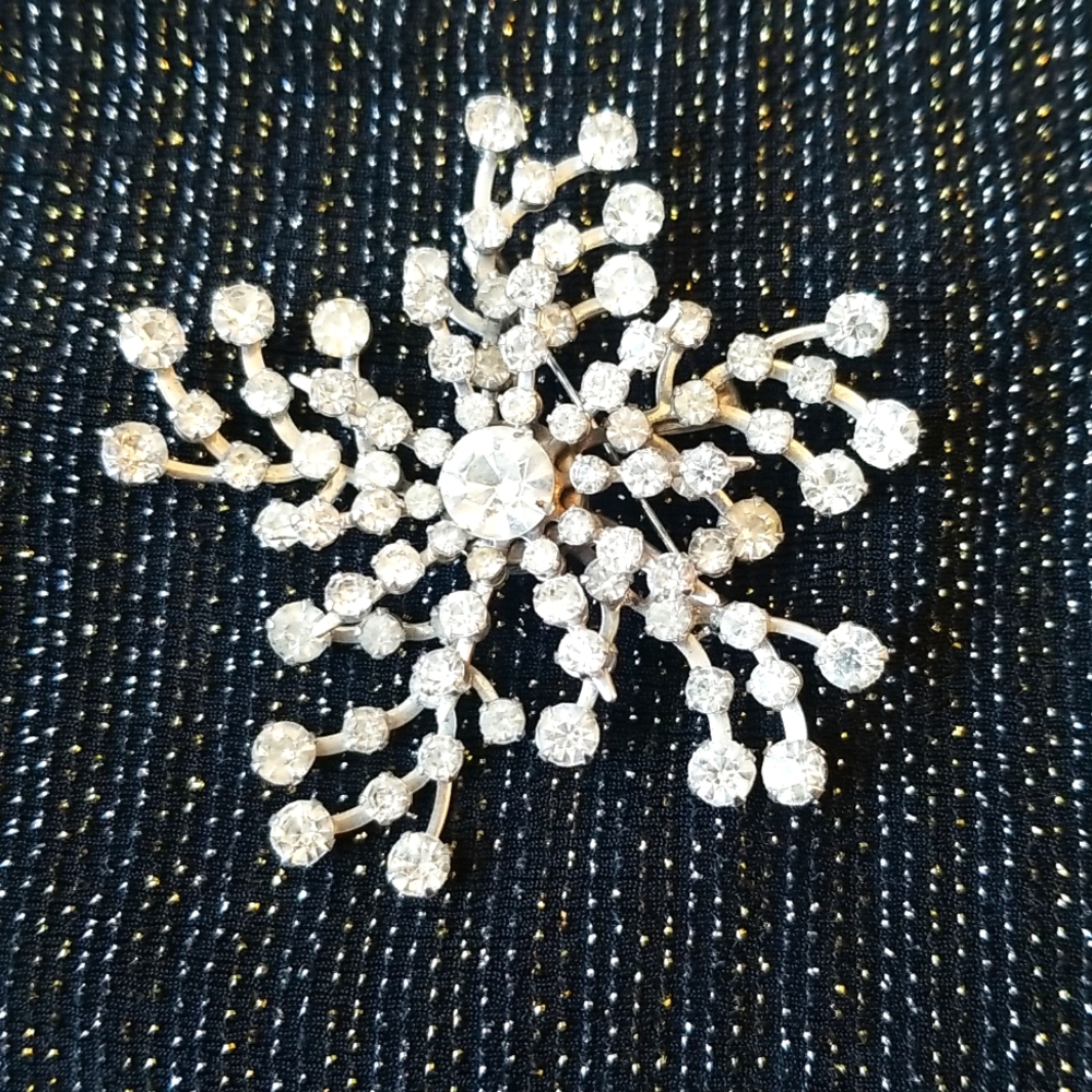 Vintage snowflake pendant brooch